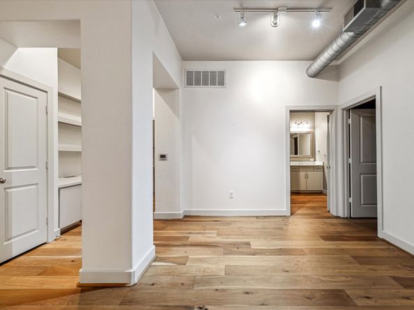 1901 Post Oak Boulevard 1206, Houston TX 77056