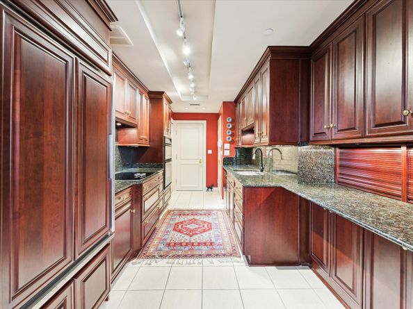 5110 San Felipe Street 36/37W, Houston TX 77056