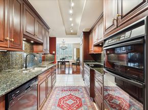 5110 San Felipe Street 36/37W, Houston TX 77056