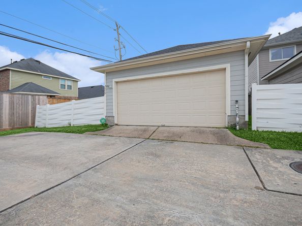 1539 Nichole Woods Drive, Houston TX 77047