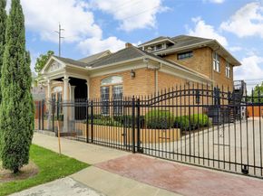 2709 Blodgett Street, Houston TX 77004