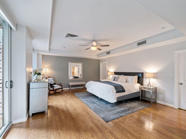 914 Main Street 2204, Houston TX 77002