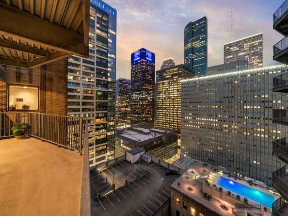 914 Main Street 2204, Houston TX 77002