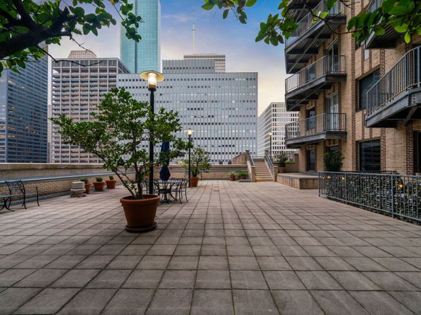 914 Main Street 2204, Houston TX 77002