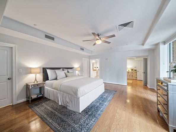 914 Main Street 2204, Houston TX 77002