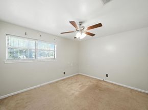 10666 Hazelhurst Drive 22, Houston TX 77043