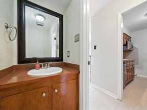 10666 Hazelhurst Drive 22, Houston TX 77043