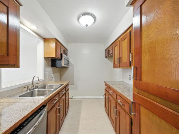 10666 Hazelhurst Drive 22, Houston TX 77043