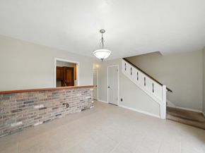 10666 Hazelhurst Drive 22, Houston TX 77043