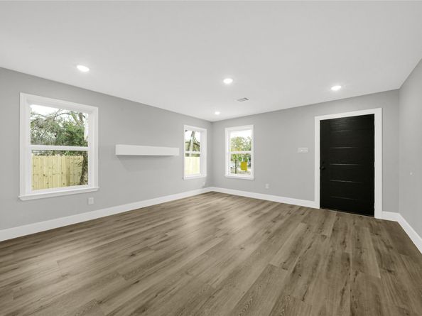 5733 Howell Street, Houston TX 77032