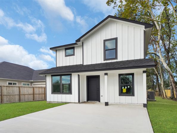 5733 Howell Street, Houston TX 77032