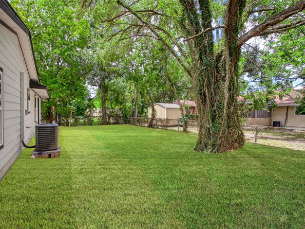 5727 Thrush Drive, Houston TX 77033
