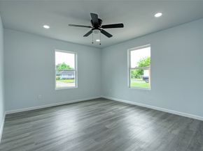5727 Thrush Drive, Houston TX 77033