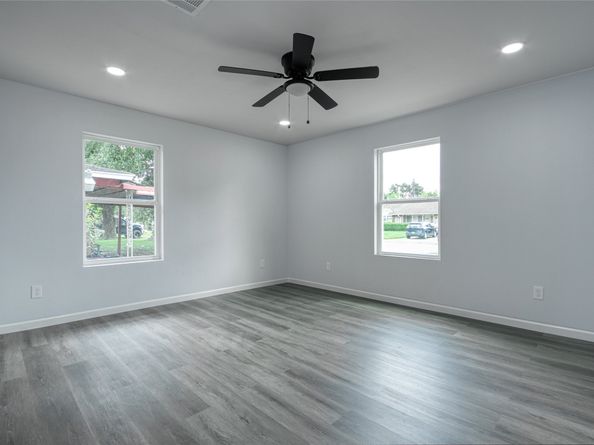 5727 Thrush Drive, Houston TX 77033