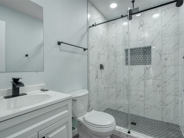 5727 Thrush Drive, Houston TX 77033