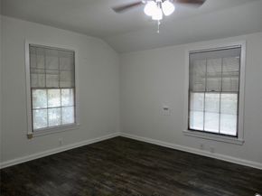 400 N ELM Street, Tomball TX 77375