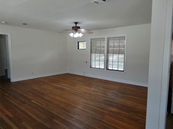 400 N ELM Street, Tomball TX 77375