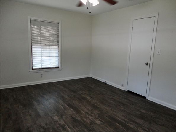 400 N ELM Street, Tomball TX 77375