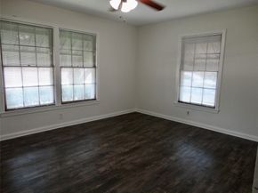 400 N ELM Street, Tomball TX 77375