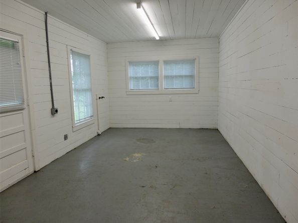 400 N ELM Street, Tomball TX 77375