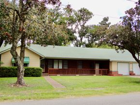 400 N ELM Street, Tomball TX 77375