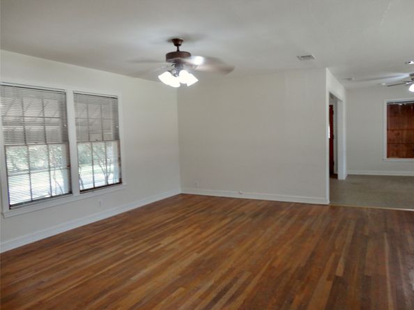 400 N ELM Street, Tomball TX 77375