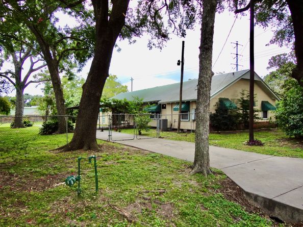 400 N ELM Street, Tomball TX 77375