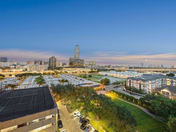 3350 Mccue Road 904, Houston TX 77056