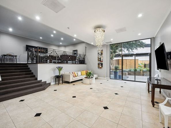 3350 Mccue Road 904, Houston TX 77056