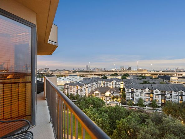 3350 Mccue Road 904, Houston TX 77056
