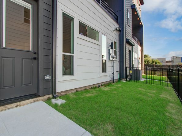 1109 Ennis Street, Houston TX 77003