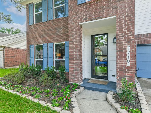 7719 Woodlett Court, Houston TX 77095