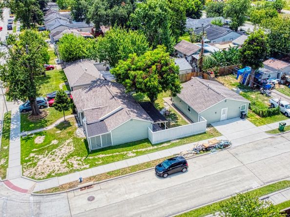 7557 Meadowview Drive, Houston TX 77037