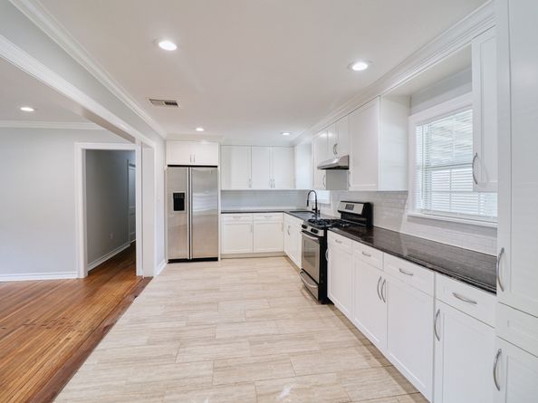 7557 Meadowview Drive, Houston TX 77037