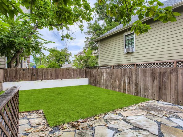 1020 W 22nd Street A, Houston TX 77008