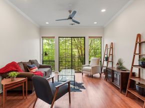 118 McGowen Street E, Houston TX 77006