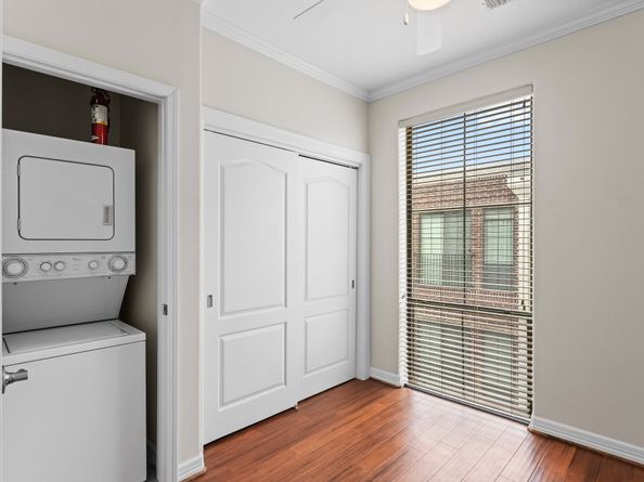 118 McGowen Street E, Houston TX 77006
