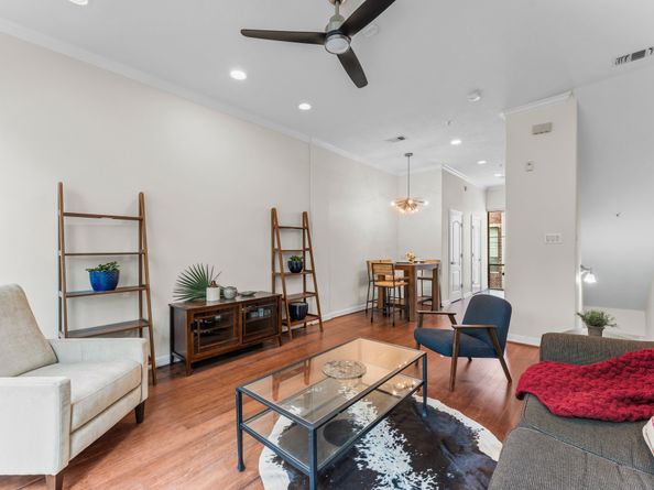 118 McGowen Street E, Houston TX 77006