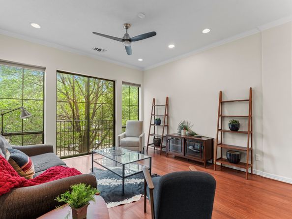 118 McGowen Street E, Houston TX 77006