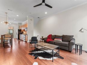 118 McGowen Street E, Houston TX 77006