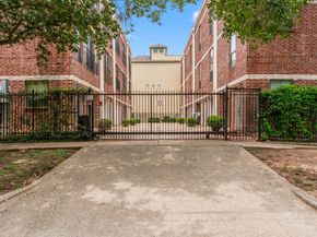 118 McGowen Street E, Houston TX 77006
