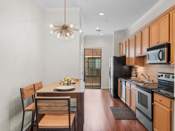 118 McGowen Street E, Houston TX 77006