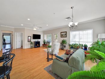 2815 Kings Crossing Drive