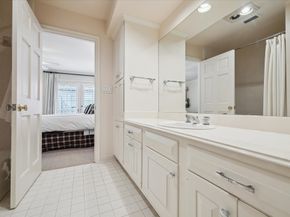 2902 West Lane Drive A, Houston TX 77027