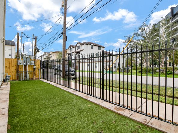 6500 Calder Street A, Houston TX 77007