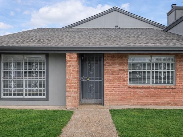 5815 Village Forest Court, Houston TX 77092