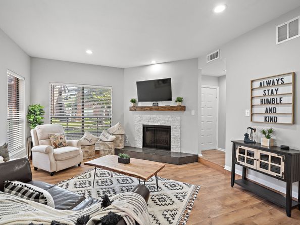 3100 Walnut Bend Lane 311, Houston TX 77042