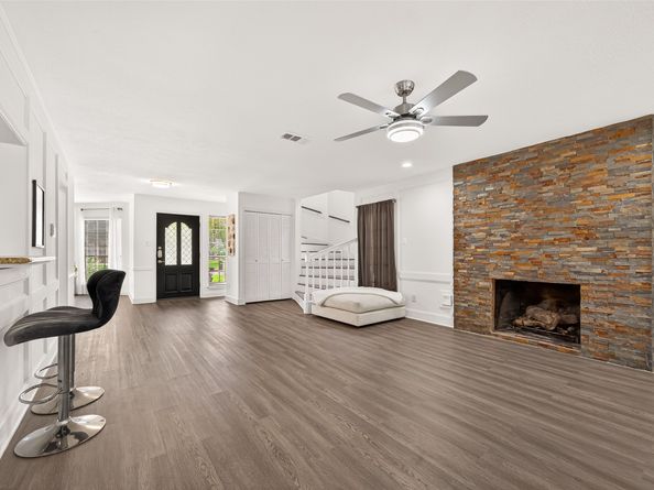 1627 N Hearthside Drive, Richmond TX 77406
