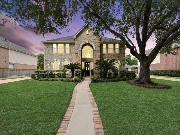 16 Twin Valley Drive, Sugar Land TX 77479