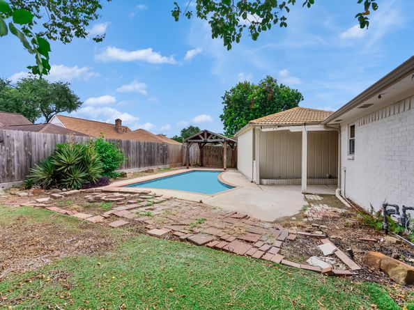 10519 Kirkwren Drive, Houston TX 77089